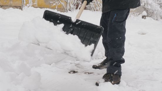 Stoepje sneeuwvrij maken of niet? Dit zegt de expert