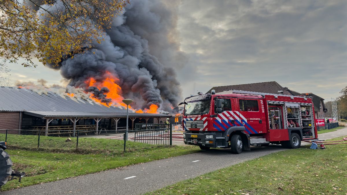 112 Nieuws: Grote schuurbrand bij camping in Paasloo