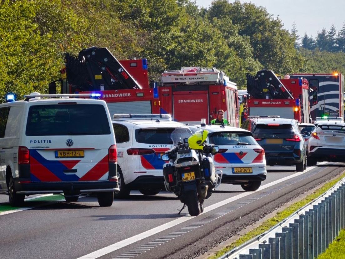 Zwaargewonden bij ongeluk op N48 bij Zuidwolde: weg tot morgenochtend dicht