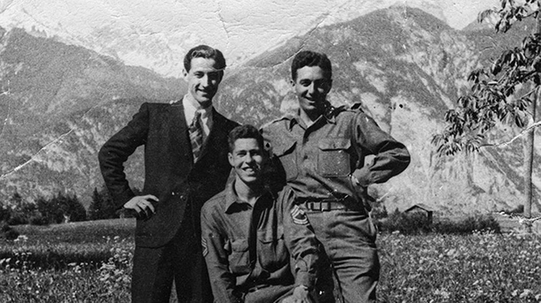 Hans Wijnberg (midden) komt uit een joods gezin en vertrok in de Tweede Wereldoorlog naar Amerika.