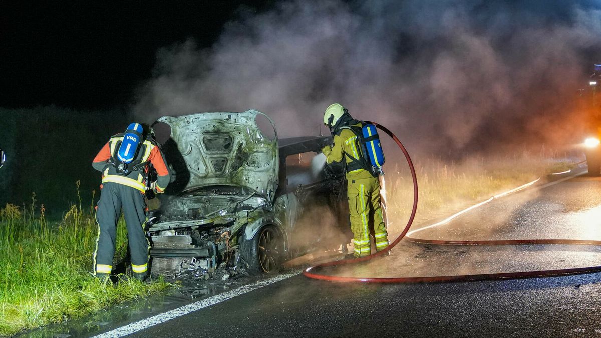 Bestuurster komt met de schrik vrij bij autobrand op N381