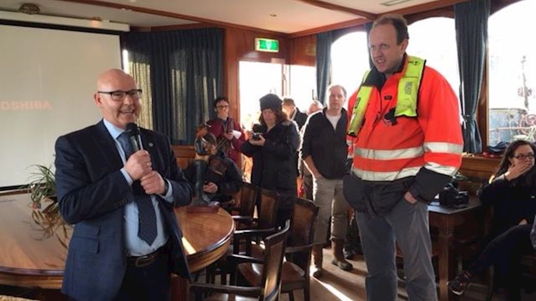 Burgemeester Koelewijn en zijn redder onderwaterarcheoloog Wouter Waldus