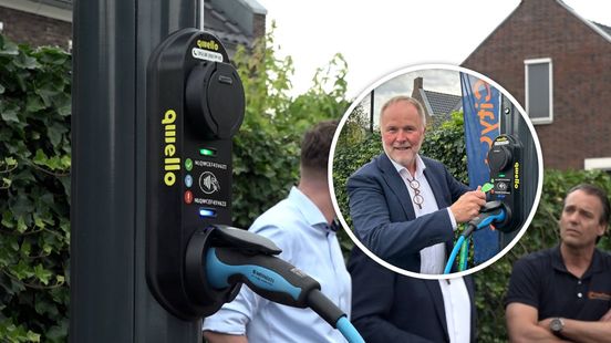 Deventer heeft nu lantaarnpalen waaraan je elektrische auto's kunt opladen Nieuws