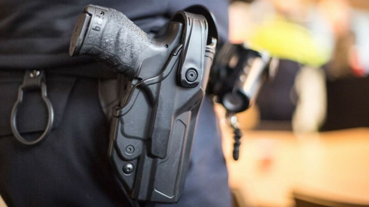 Politie schiet meerdere keren na ruzie: man raakt gewond aan arm