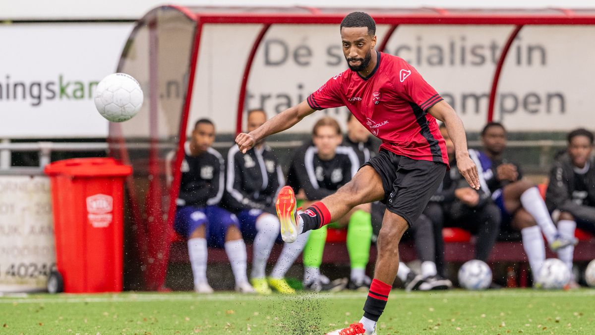 Transfercarrousel amateurvoetbal | Twee spelers FC Rijnvogels verlengen contract