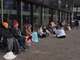 Al om 07:00 uur verschenen de eerste fans voor de deur van Ahoy om bij de langverwachte K3-reünie het beste plekje in de zaal te hebben.