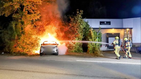 A12 dicht door ongeluk • vlammen slaan uit bus. A12 dicht door ongeluk • vlammen slaan uit bus.