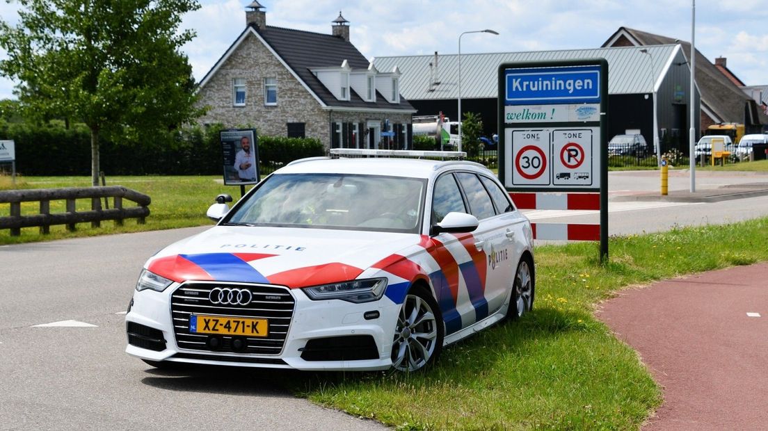 De automobilist zag de skater over het hoofd