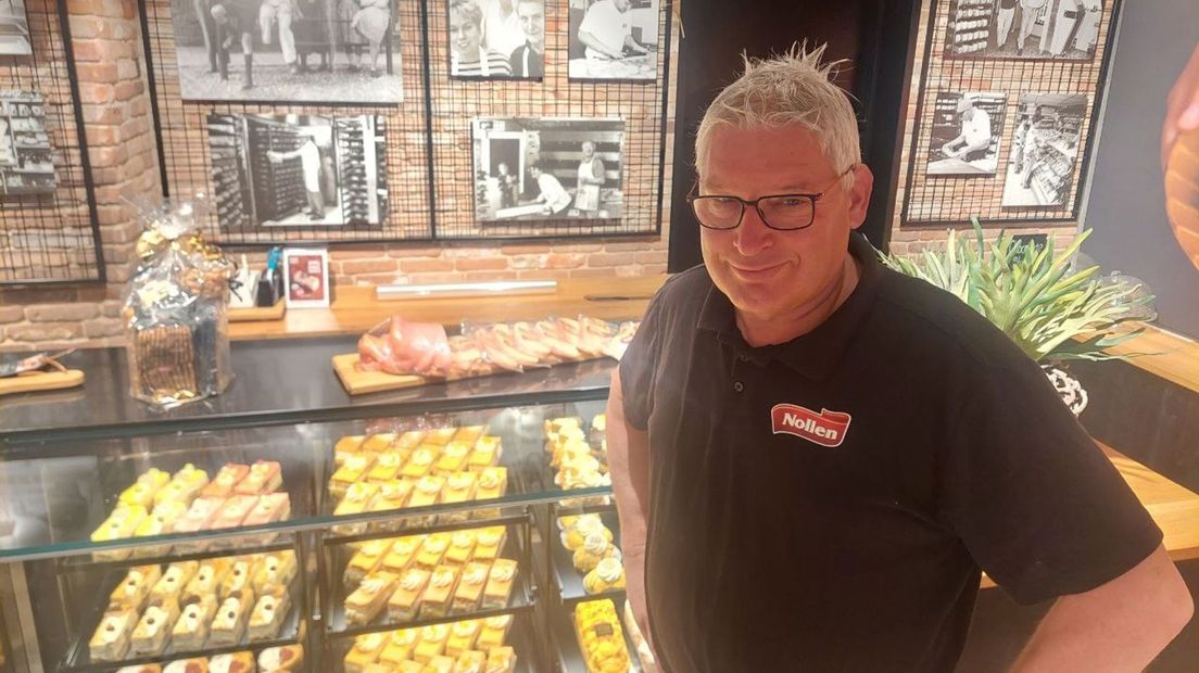 Bakker Vincent Nollen gaat de koning trakteren op een tompouce, een petit-four en een crompoes