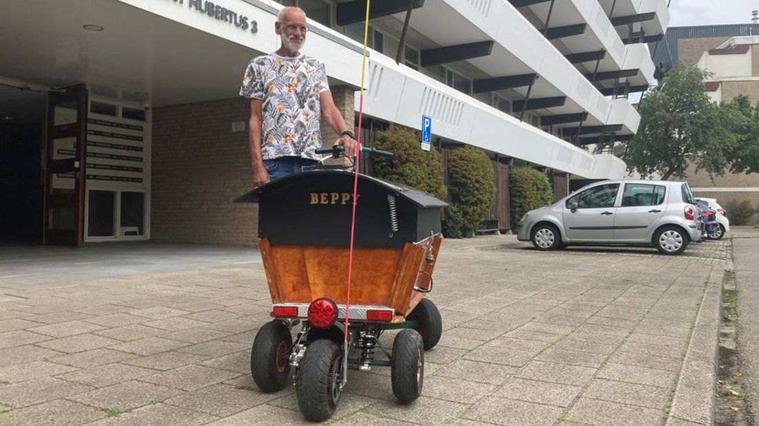 De bolderkar is onder meer voorzien van zonnepanelen.