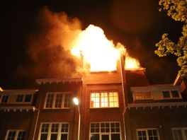 Grote schade na flinke brand, woningen ontruimd