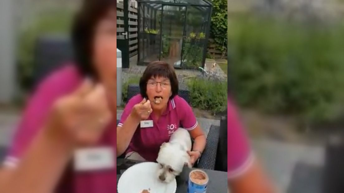 Ellie uit Zierikzee eet hondenvoer voor likes... én de verkoop
