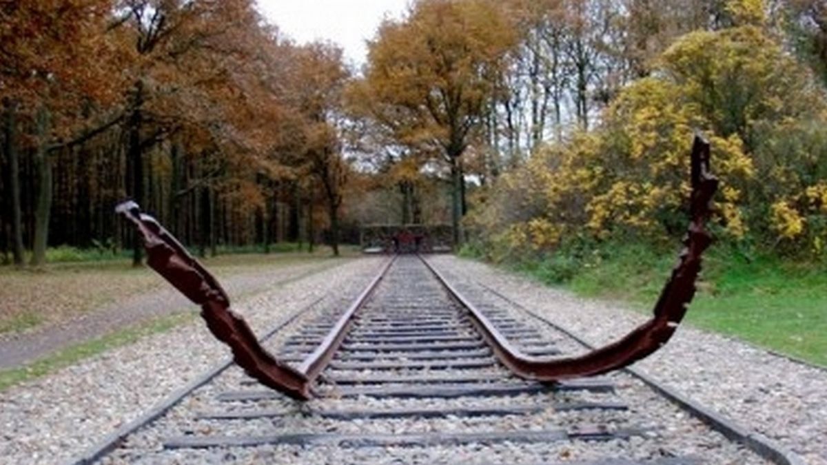 Westerbork herdacht eerste trein naar Auschwitz