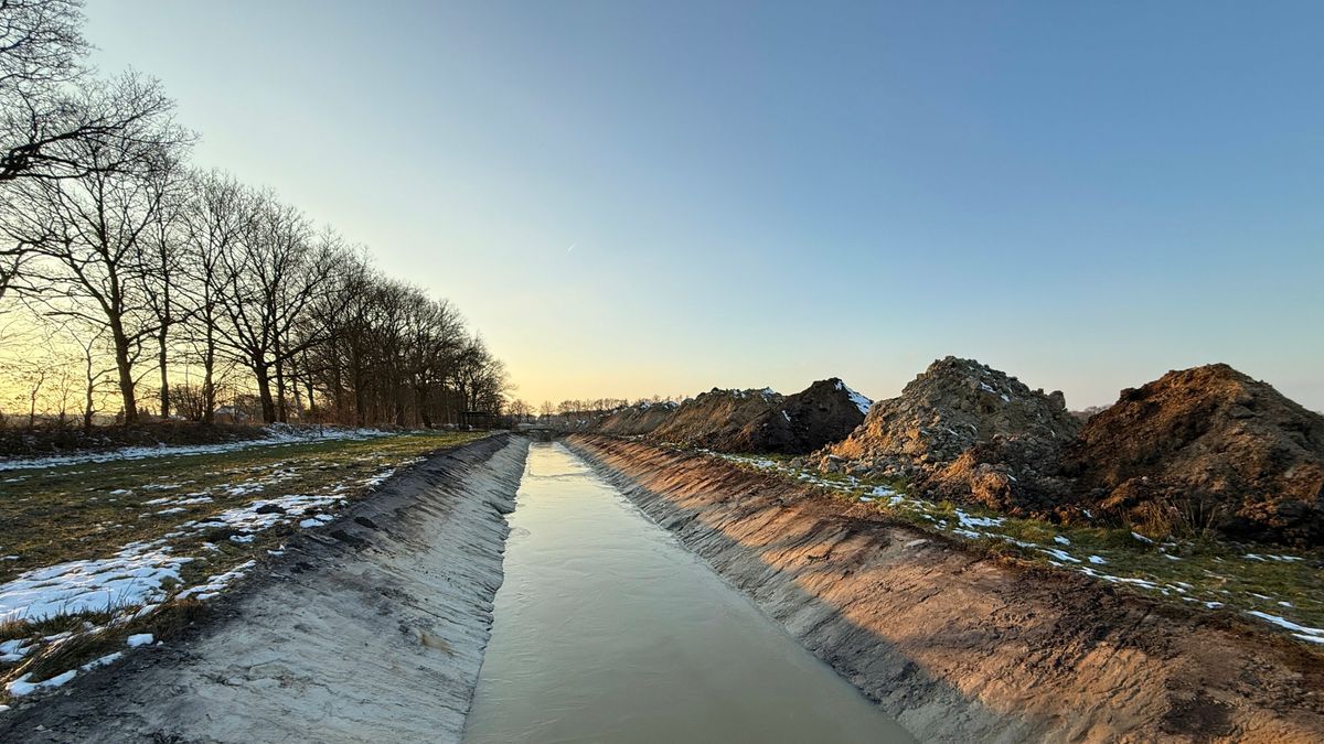 Prolander blundert bij Geelbroek en graaft diepe sloot zonder vergunning
