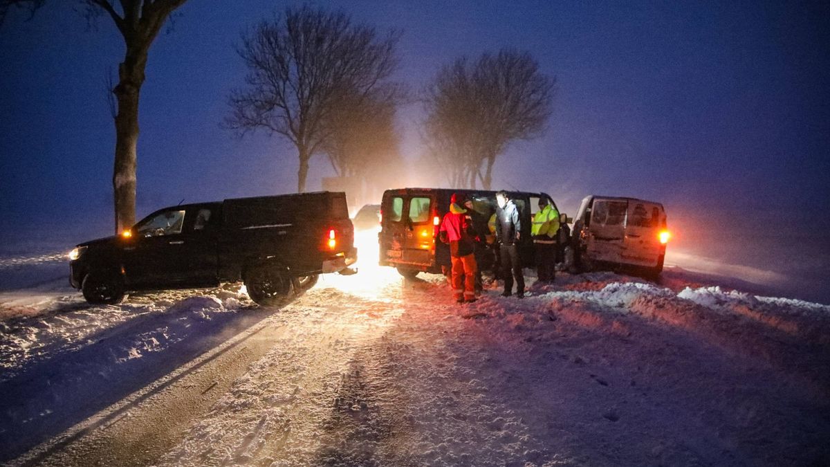 112-nieuws: Brug bij Aduard werkt weer • Auto's van de weg door gladheid • Man (22) gewond bij steek