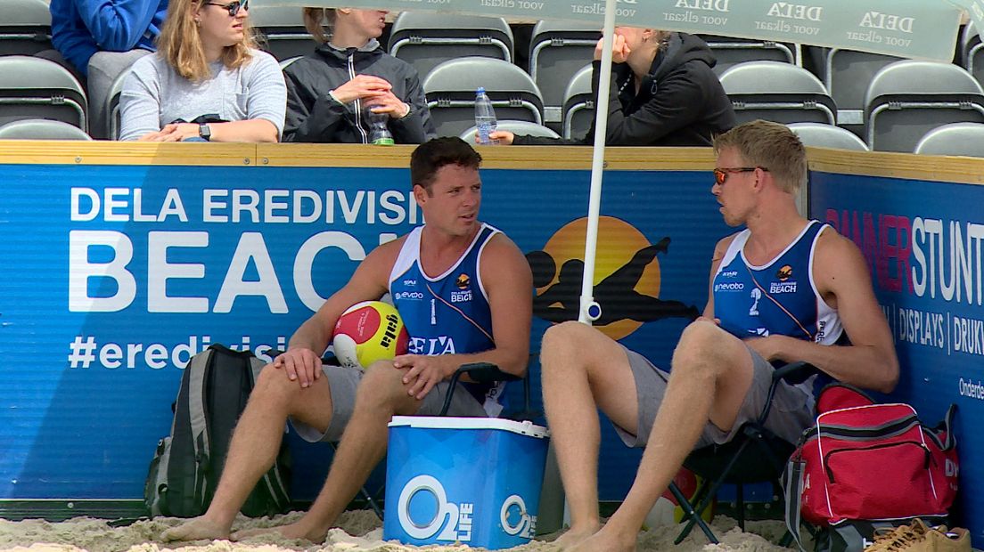 Beachvolleyballer Dirk Boehlé (l) en Stefan Boermans tijdens het Eredivisie toernooi in Vlissingen