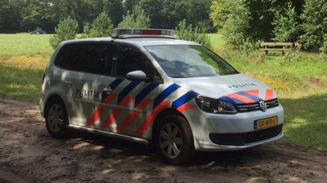 Een 27-jarige man uit Staphorst is veroordeeld tot een werkstraf, hij schampte met zijn auto een politiewagen (Rechten: archief RTV Drenthe)