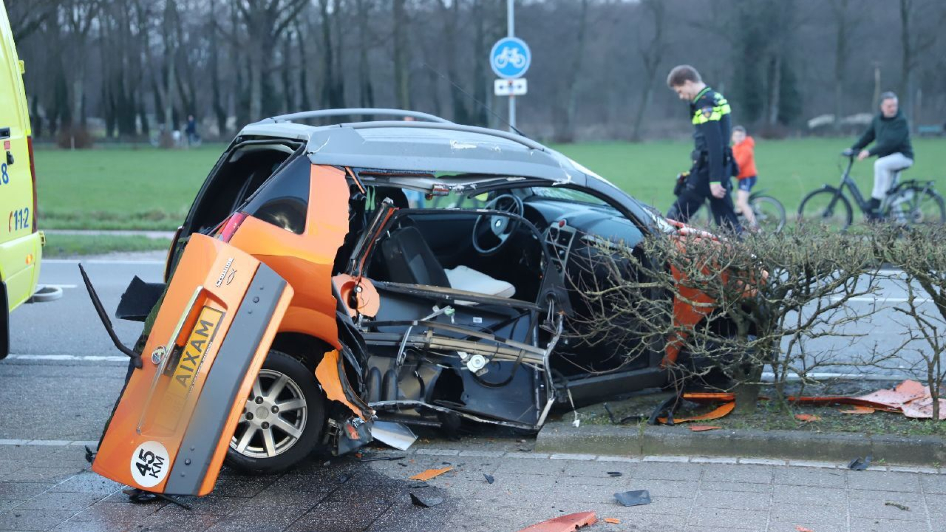 Twee Gewonden Na Botsing Tussen Motorrijder En Brommobieler - Omroep ...