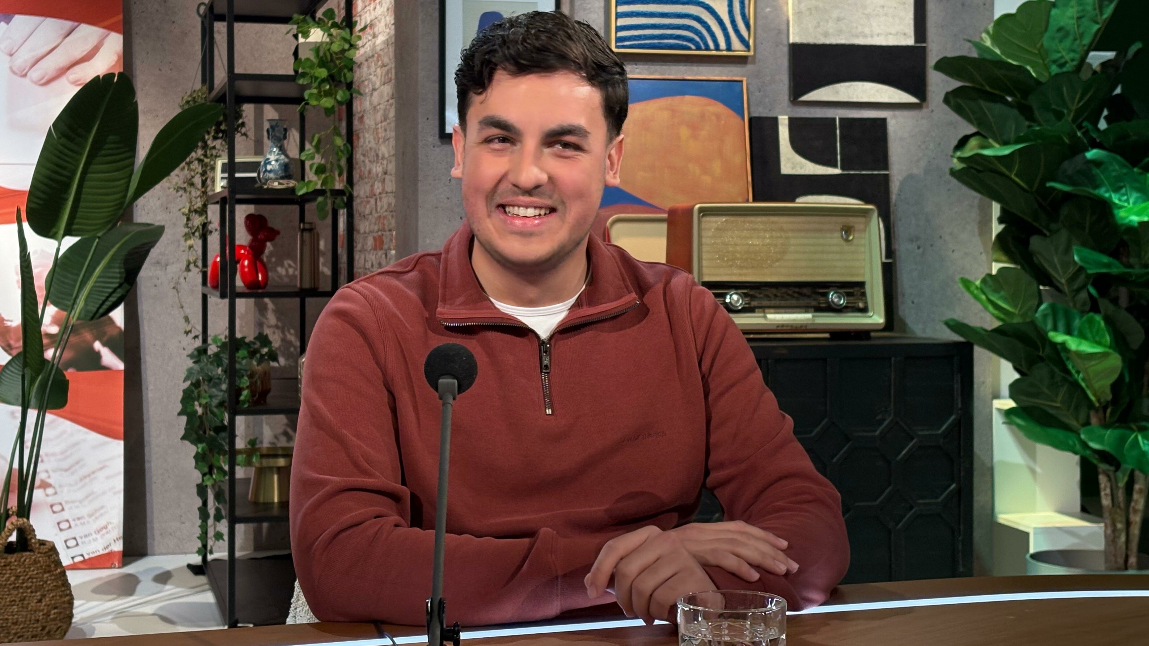 Luca Jhapsie yn de Stand van Noord-Nederland