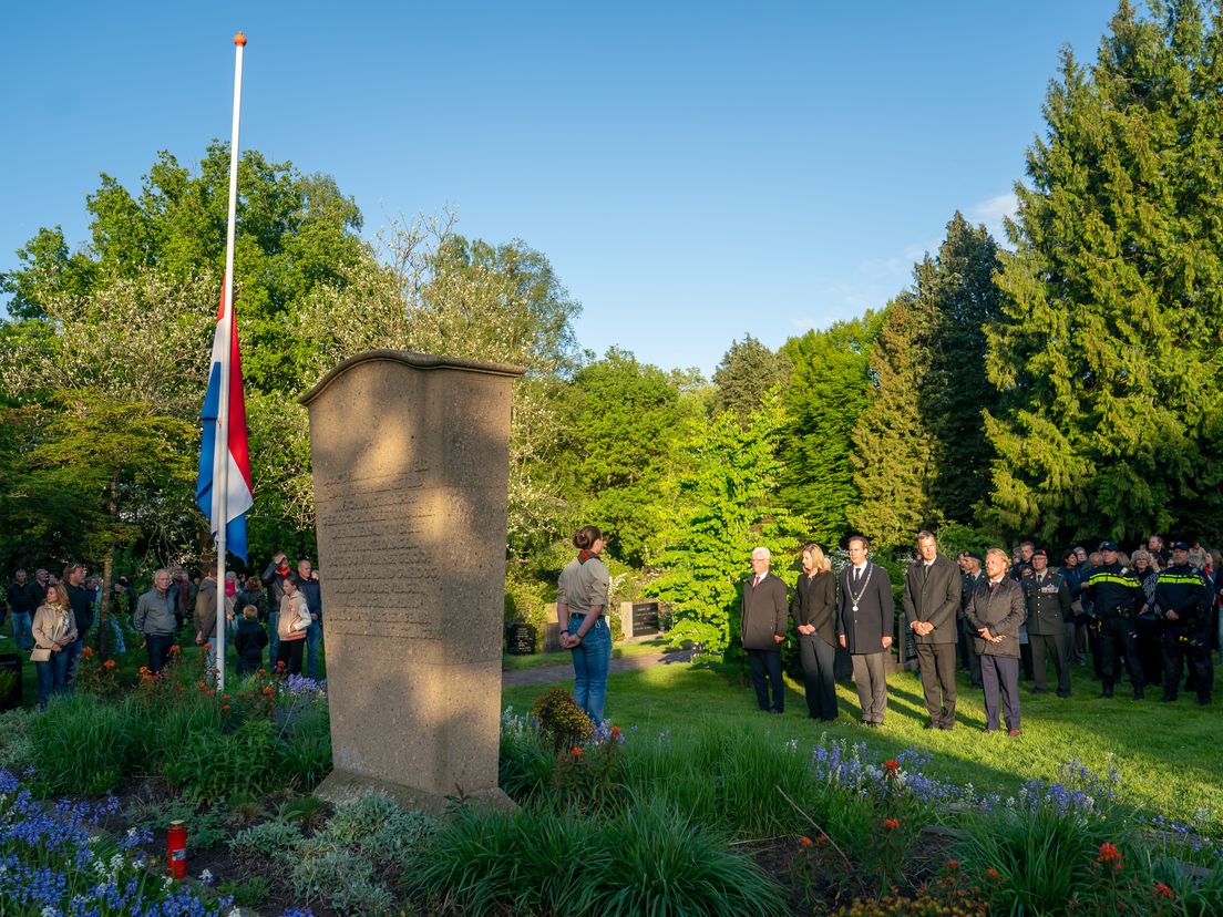 Drenthe staat stil bij oorlogsslachtoffers tijdens 4 mei-herdenkingen