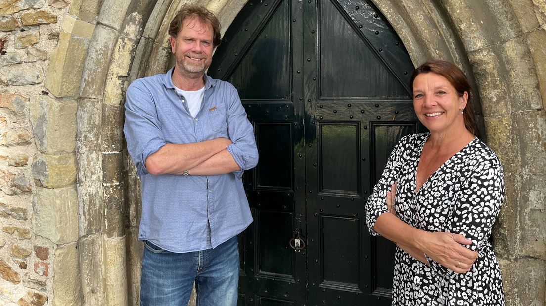 Daphne Maas en Godfried Nijs bij Oude Calixtuskerk