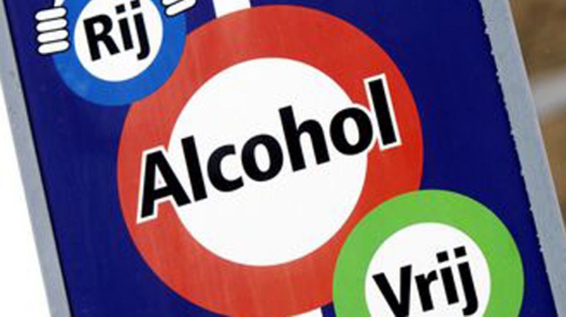Man dronken tegen vluchtheuvel