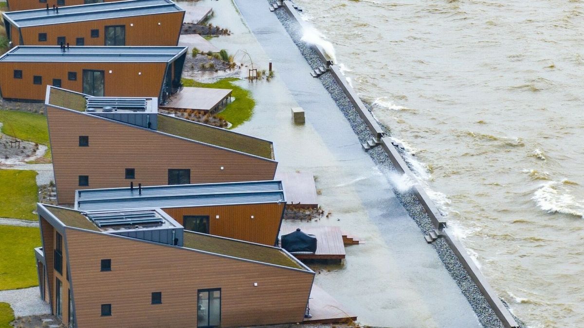 Vakantiepark Hindeloopen ruim een week dicht vanwege hoogwater op IJsselmeer