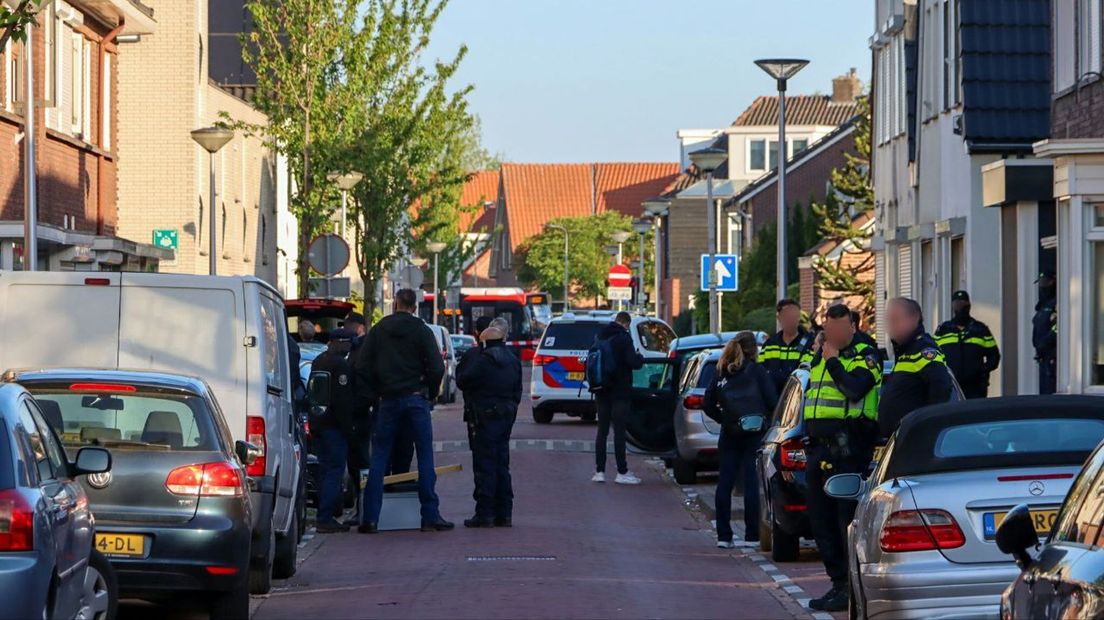 Zes aanhoudingen bij invallen politie in panden Enschede en Delden