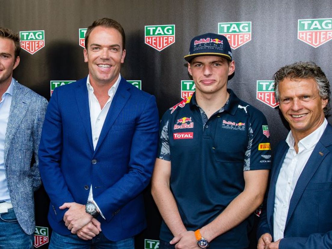 Robert Doornbos (tweede van links) met Giedo van der Garde, Max Verstappen en Jan Lammers.