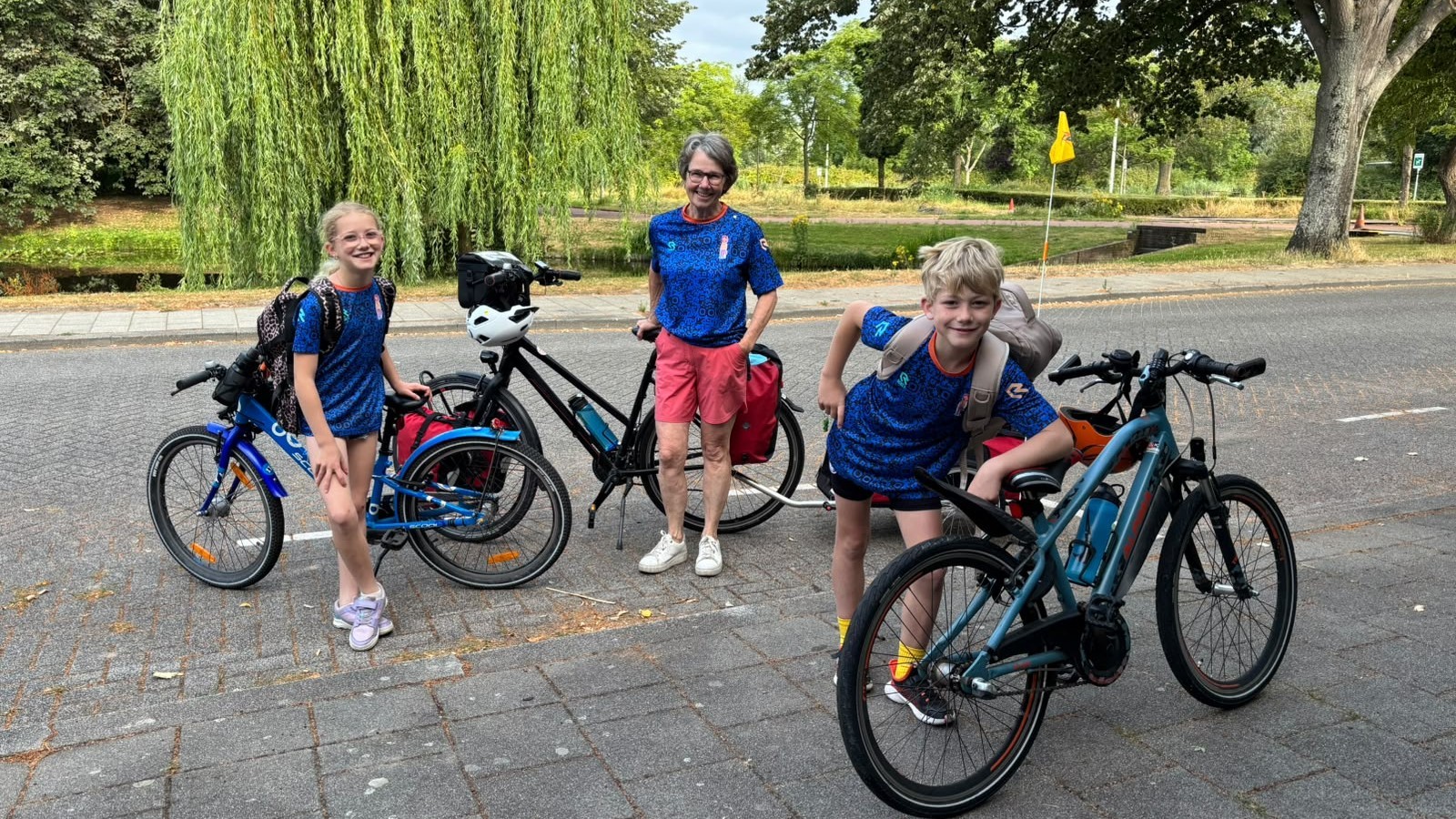 Loa, tante Sandra en Cillian zijn klaar voor de start!