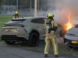 112-nieuws | Lamborghini uitgebrand - Scooterrijder rijdt winkelpui in