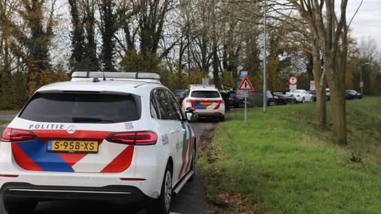 Politie haalt complete trouwstoet van de snelweg