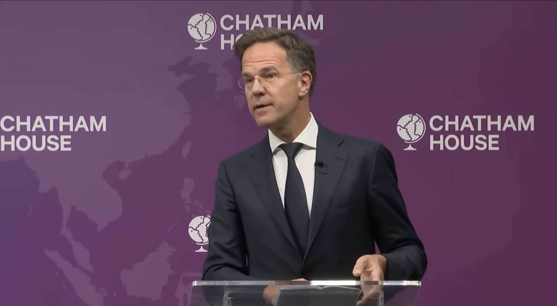 Rutte zegt dat de NAVO "eerlijker, sterker en dodelijker" moet worden