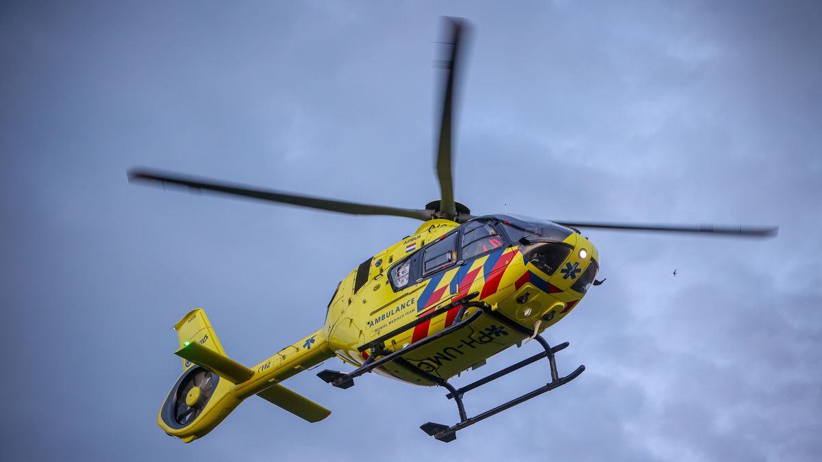 Man zwaargewond na val van drie meter hoogte