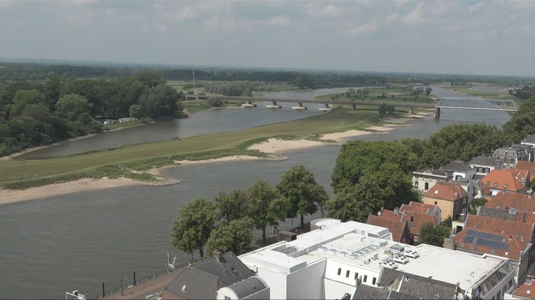 De IJssel bij Deventer stroomt richting Zwolle