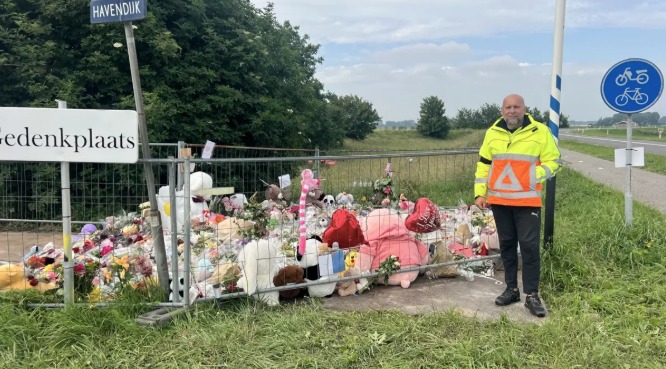 Verkeersregelaars blijven bij plek van ongeluk • Zeeuwse gemeenten hangen vlag halfstok