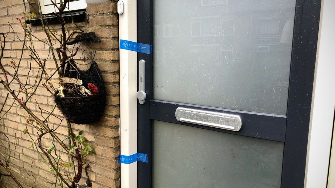 Het huis van de verdachte en zijn moeder is door de politie verzegeld