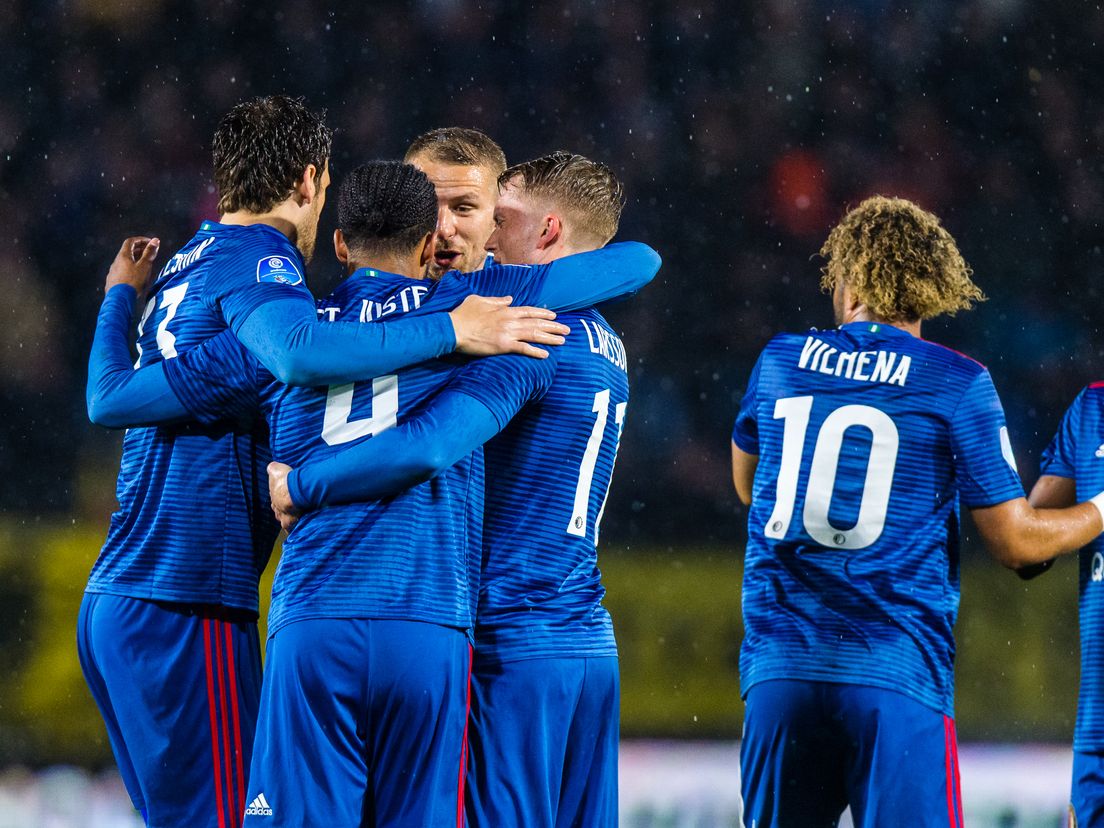 Feyenoord juicht na de goal van Jeremiah St. Juste.