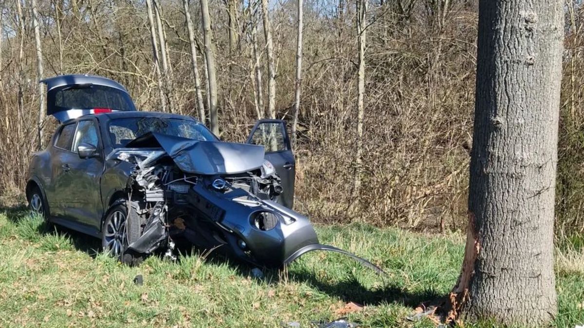 Gewonde bij aanrijding in Wessem, auto total loss