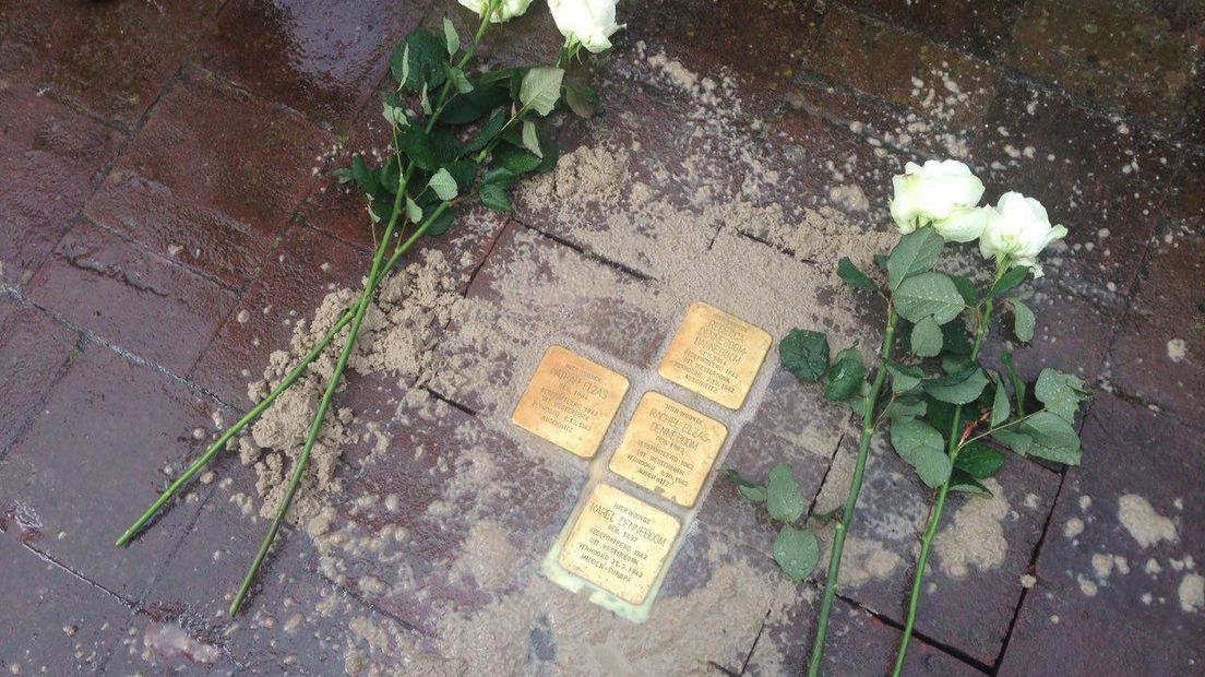 Stolpersteine worden gelegd ter nagedachtenis aan slachtoffers van de Tweede Wereldoorlog (Rechten: RTV Drenthe / Janet Oortwijn)