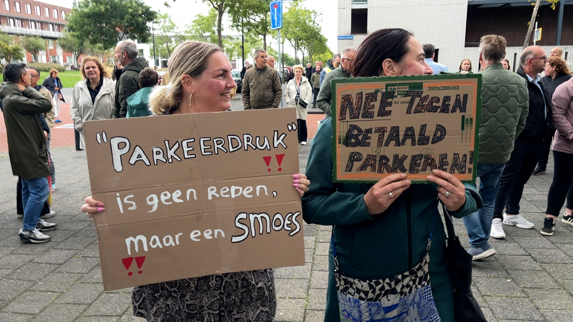 Demonstratie tegen betaald parkeren in Rotterdam.