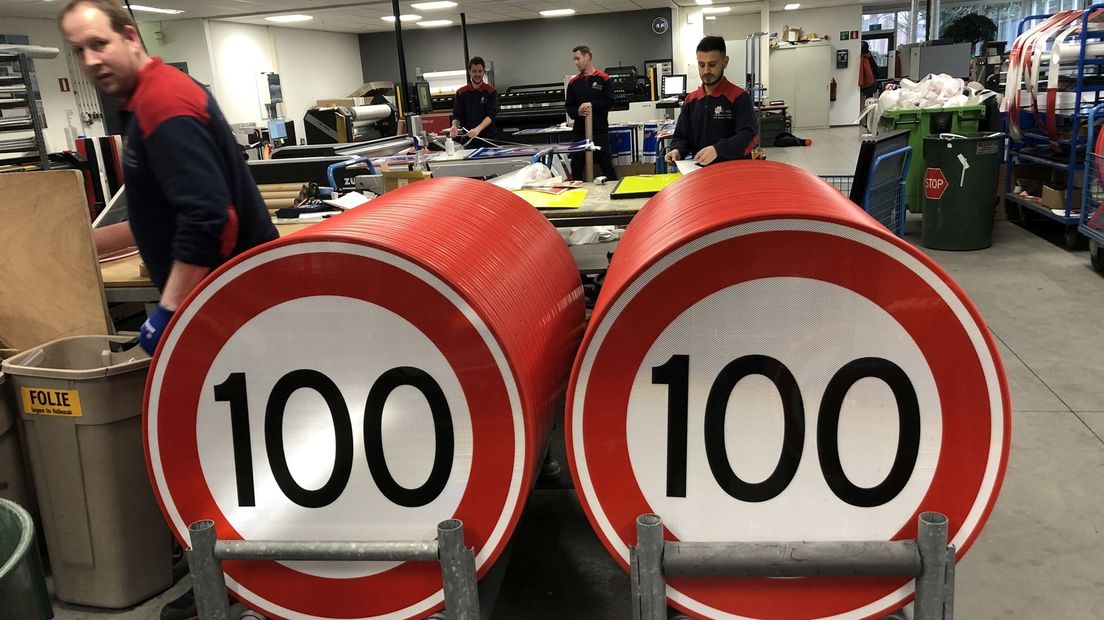 De mannen van de HR groep in Leek leveren het ene na het andere bord af