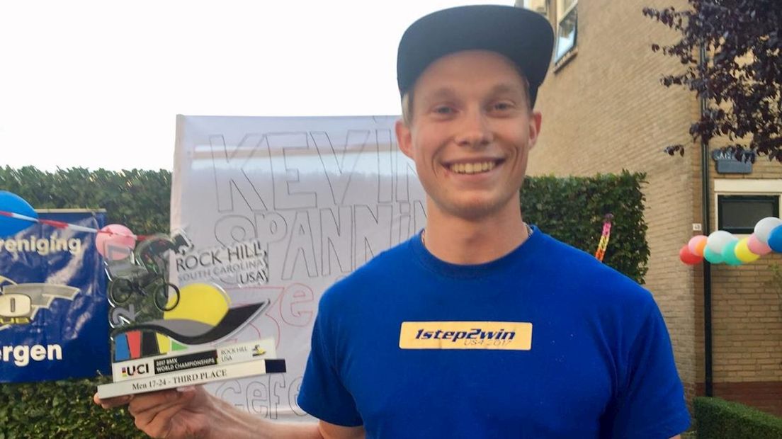Kevin Spanninga onthaald na bronzen wk-medaille