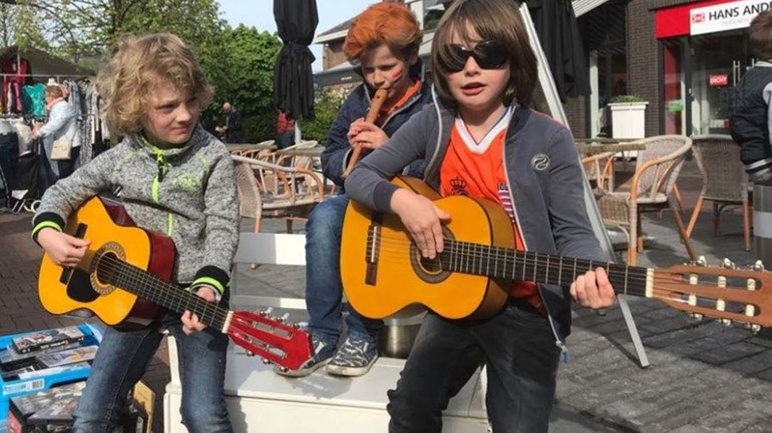 Een optreden tijdens koningsdag in Ermelo (in 2018).