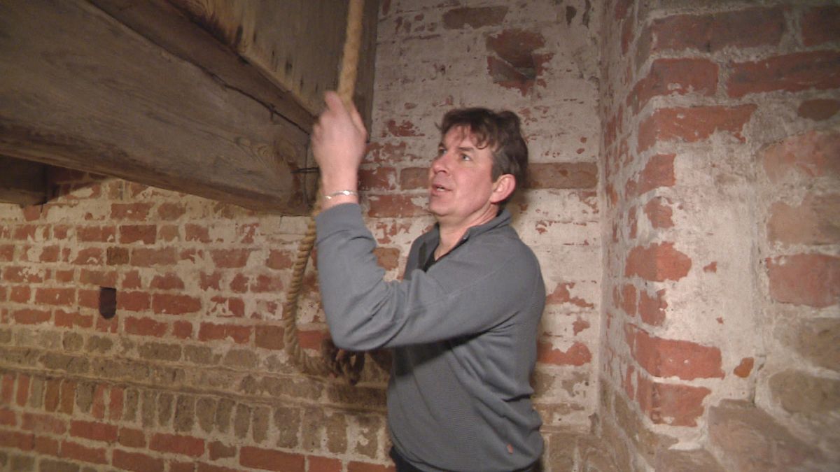 Jarenlange traditie weer in ere hersteld: de kerkklokken van Oudega luiden weer