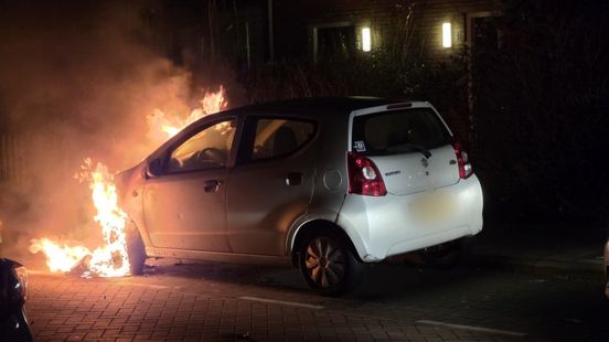 Auto vliegt in brand na explosie in Zwijndrecht