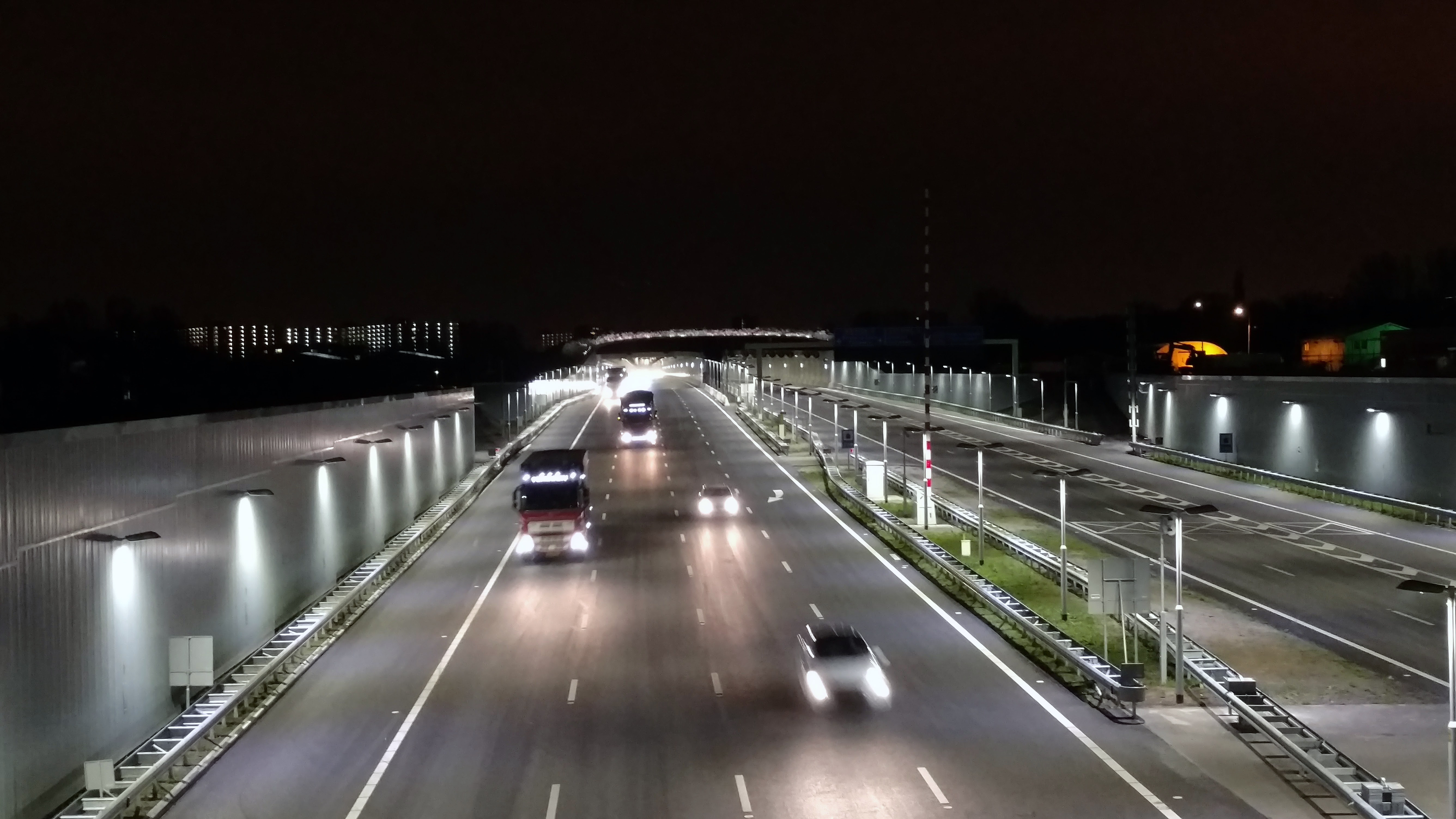 De Ketheltunnel (A4) is vrijdagnacht in beide richtingen afgesloten wegens onderhoud.
