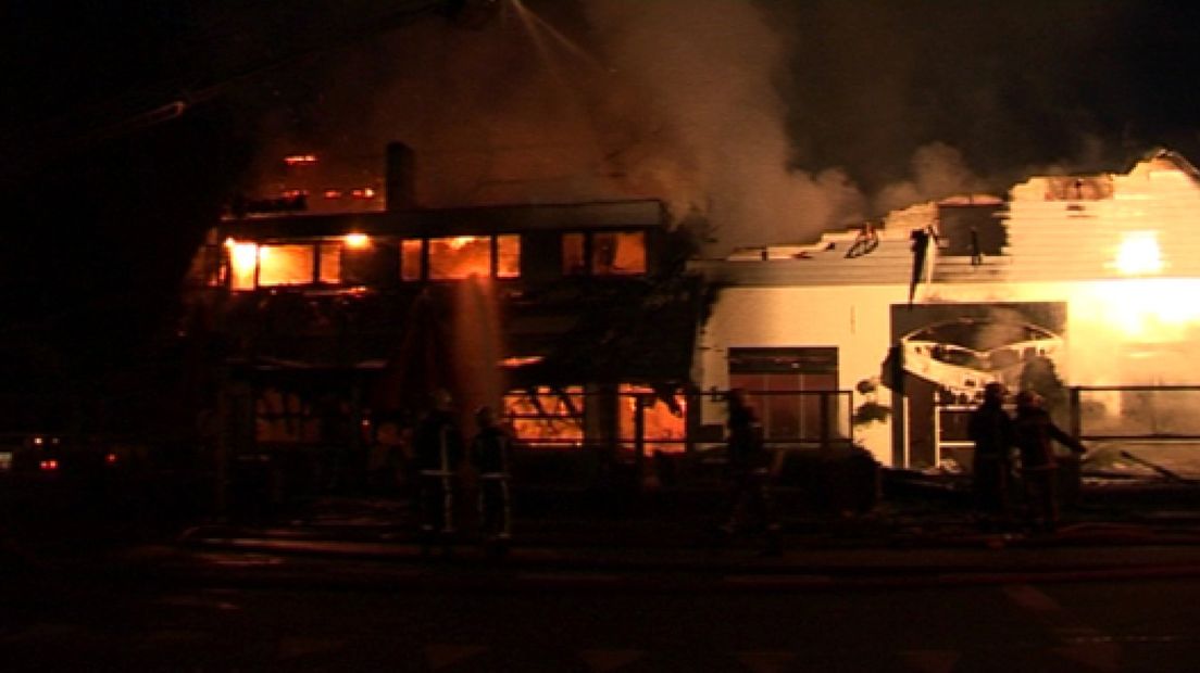 Brand verwoest restaurant in Arnhem