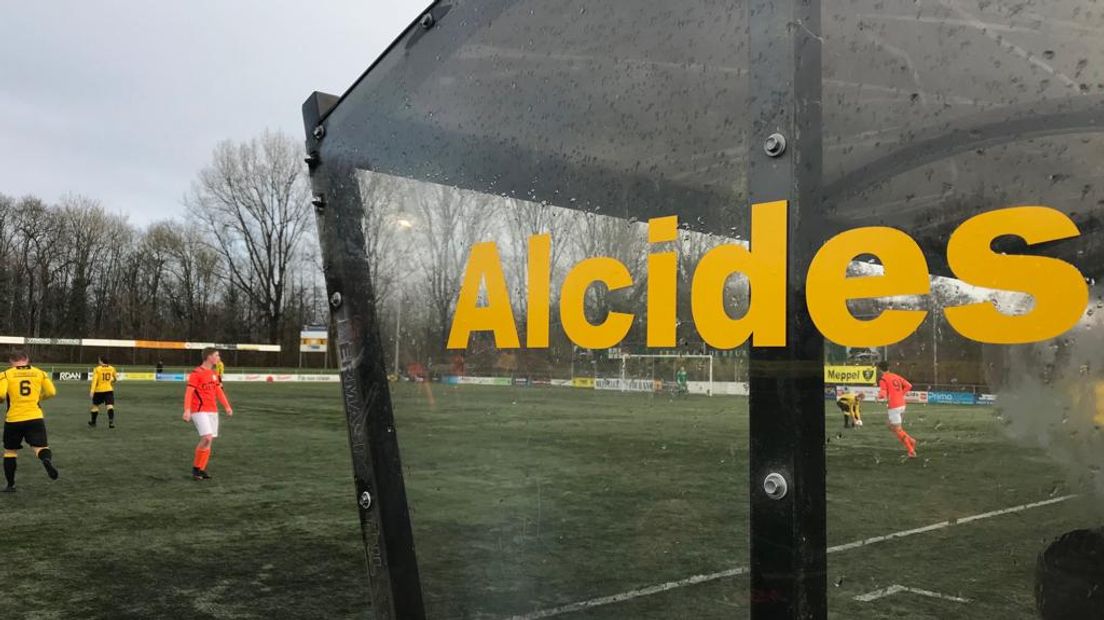 Alcides onderuit tegen RKVV Velsen (Rechten: RTV Drenthe/Archief)