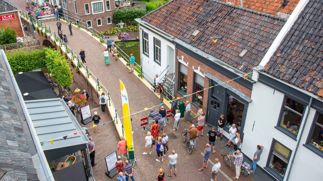 De huldiging op de Boog (brug) in Winsum